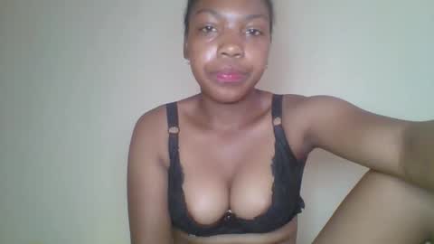Snapshot of zyraelle_01 chatting on April 18, 2026, 8:18 am zyraelle_01 online show from April 18, 2026, 8:18 am