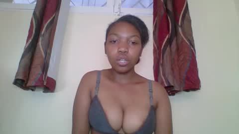 Snapshot of zyraelle_01 chatting on April 22, 2026, 7:11 am zyraelle_01 online show from April 22, 2026, 7:11 am
