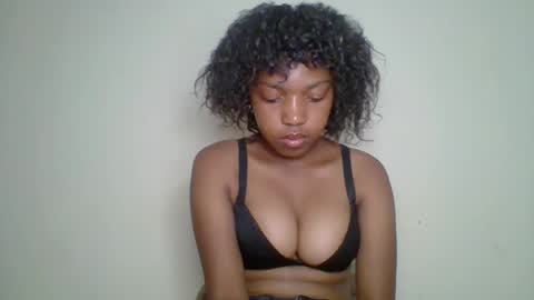Snapshot of zyraelle_01 chatting on May 2, 2026, 6:24 pm zyraelle_01 online show from May 2, 2026, 6:24 pm