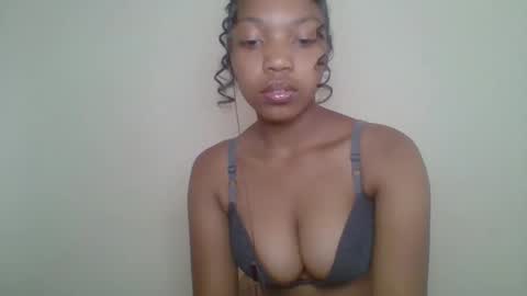 Snapshot of zyraelle_01 chatting on May 14, 2026, 10:55 am zyraelle_01 online show from May 14, 2026, 10:55 am