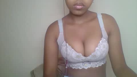 Snapshot of zyraelle_01 chatting on May 15, 2026, 8:43 am zyraelle_01 online show from May 15, 2026, 8:43 am