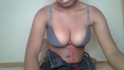 Snapshot of zyraelle_01 chatting on May 29, 2026, 10:35 am zyraelle_01 online show from May 29, 2026, 10:35 am