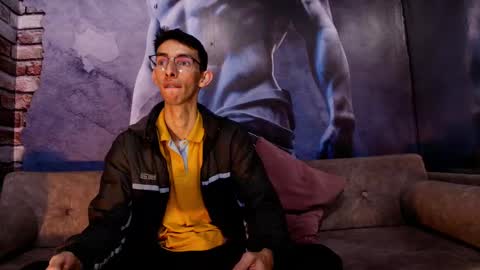 Snapshot of zyronight chatting on November 5, 2025, 4:51 pm Zyro Nigth online show from November 5, 2025, 4:51 pm