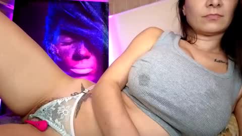 Snapshot of zzarraaa chatting on November 19, 2025, 8:31 pm zzarraaa online show from November 19, 2025, 8:31 pm