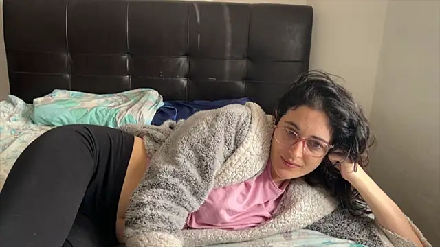 Lunaabbey online show from February 12, 2026, 8:53 am