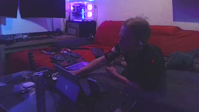 davidgntxxxxx online show from April 30, 2026, 8:57 pm