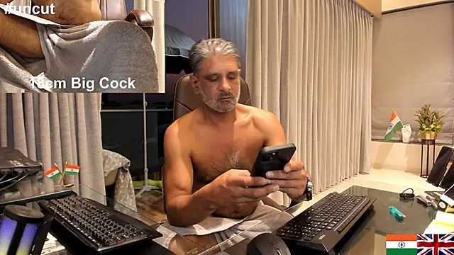 Snapshot of OnlineBossUK chatting on February 21, 2025, 1:33 pm OnlineBossUK online show from February 21, 2025, 1:33 pm