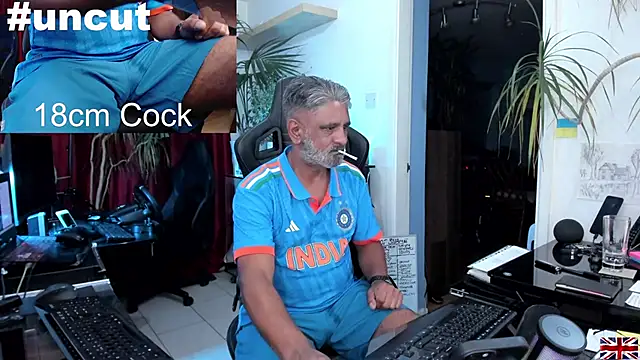 Snapshot of OnlineBossUK chatting on March 16, 2025, 12:00 pm OnlineBossUK online show from March 16, 2025, 12:00 pm