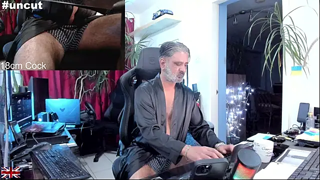 Snapshot of OnlineBossUK chatting on October 21, 2025, 6:08 pm OnlineBossUK online show from October 21, 2025, 6:08 pm