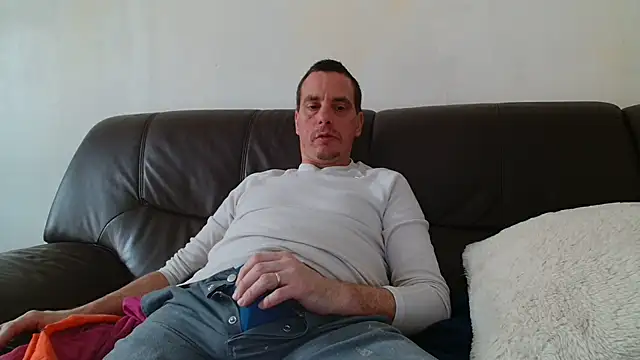 Snapshot of cloupefun chatting on October 11, 2025, 11:42 am cloupefun online show from October 11, 2025, 11:42 am