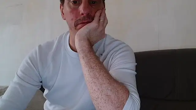 Snapshot of cloupefun chatting on October 29, 2025, 7:54 am cloupefun online show from October 29, 2025, 7:54 am