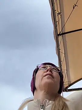 angelmommu online show from February 21, 2026, 7:31 am