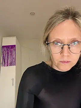 angelmommu online show from February 22, 2026, 7:45 pm