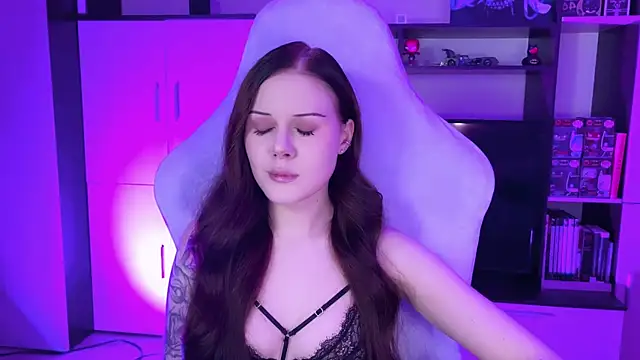 jasminevine online show from January 4, 2025, 4:33 am