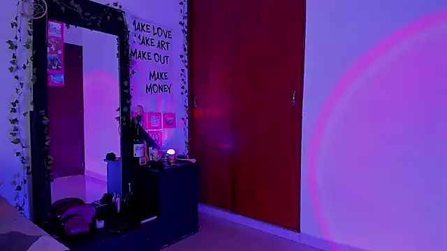 Snapshot of little_kayla_ chatting on November 28, 2025, 9:17 pm little kayla online show from November 28, 2025, 9:17 pm