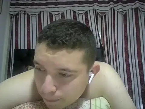 Snapshot of mons41 chatting on February 21, 2026, 10:00 pm mons41 online show from February 21, 2026, 10:00 pm