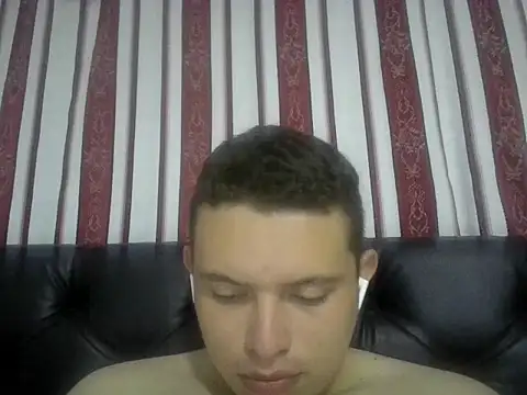 Snapshot of mons41 chatting on April 5, 2026, 11:35 pm mons41 online show from April 5, 2026, 11:35 pm