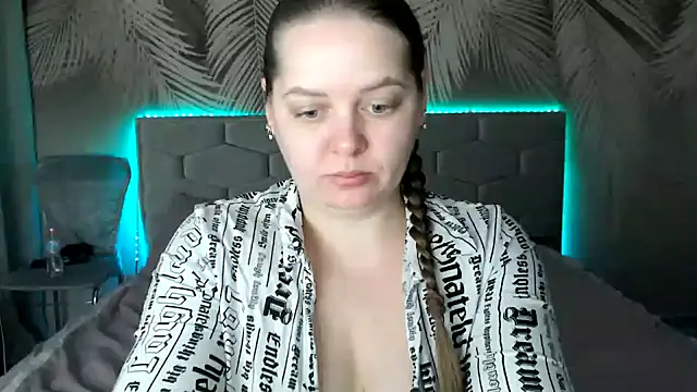 uliastar online show from February 7, 2025, 5:41 am