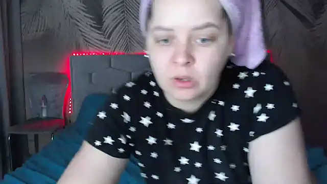 uliastar online show from February 19, 2025, 7:50 am