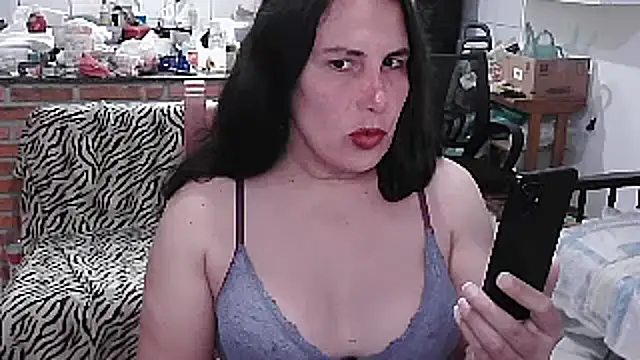 Snapshot of LauraVicttoria361215 chatting on October 21, 2025, 10:32 pm LauraVicttoria361215 online show from October 21, 2025, 10:32 pm