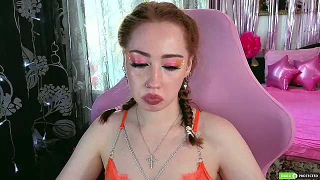 TinaBrook online show from June 17, 2026, 5:43 am