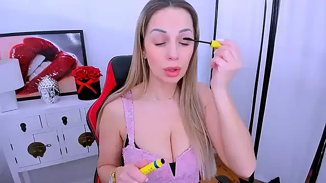 Snapshot of PamelaFlowers chatting on March 3, 2025, 6:37 am PamelaFlowers online show from March 3, 2025, 6:37 am