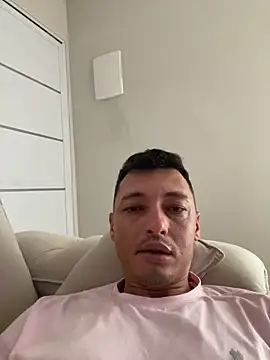 alexsandropllt online show from February 1, 2026, 6:06 pm