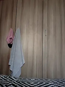 douksm online show from September 28, 2025, 7:03 am