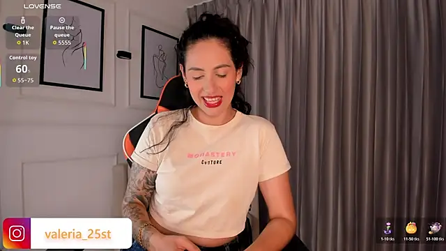 Snapshot of valeriia25_ chatting on October 29, 2025, 10:33 pm valeriia25 online show from October 29, 2025, 10:33 pm