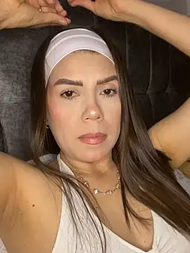Snapshot of martina_contreras chatting on August 6, 2026, 6:04 am martina contreras online show from August 6, 2026, 6:04 am