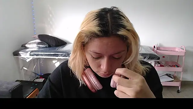 MommyMiaWs online show from March 3, 2025, 12:48 pm