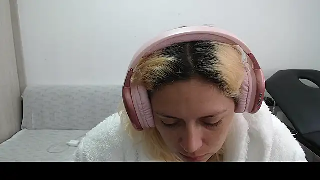 MommyMiaWs online show from March 10, 2025, 4:03 pm