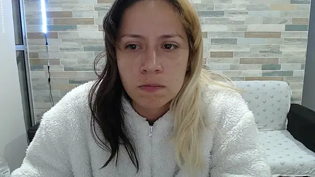 MommyMiaWs online show from October 3, 2025, 2:41 am