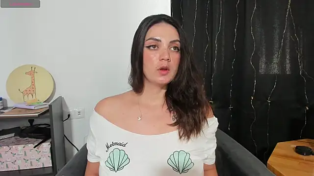 Snapshot of alexysgray chatting on July 1, 2026, 5:02 pm alexysgray online show from July 1, 2026, 5:02 pm
