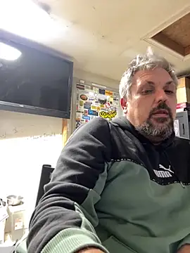 Snapshot of tank32s chatting on November 17, 2025, 8:53 am tank32s online show from November 17, 2025, 8:53 am