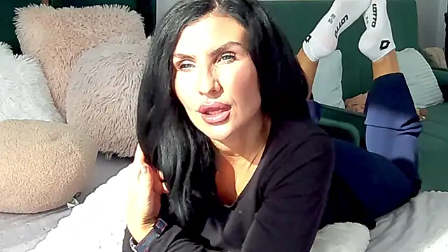 Snapshot of XeniaBlu chatting on November 3, 2025, 10:38 am XeniaBlu online show from November 3, 2025, 10:38 am