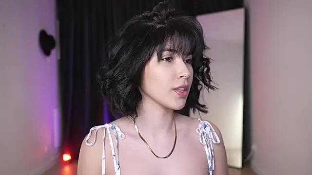 Snapshot of anniehillofficial chatting on February 28, 2025, 8:18 pm anniehillofficial online show from February 28, 2025, 8:18 pm