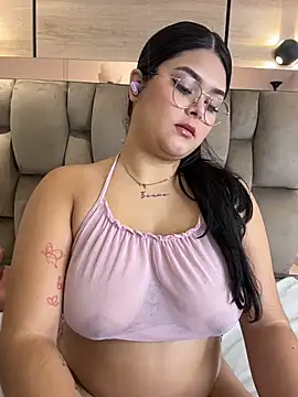 im mou  online show from December 15, 2025, 1:04 pm