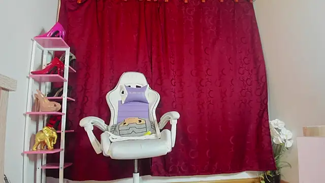 karinadiaz69 online show from January 4, 2025, 12:27 pm