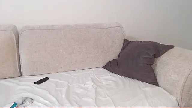 Mia Roxie online show from October 18, 2025, 2:25 am