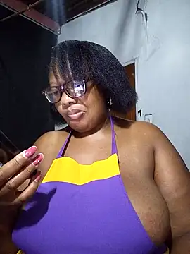 Snapshot of YELLOW_BONE chatting on February 8, 2025, 12:38 am YELLOW BONE online show from February 8, 2025, 12:38 am