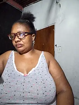 Snapshot of YELLOW_BONE chatting on February 16, 2025, 1:14 am YELLOW BONE online show from February 16, 2025, 1:14 am