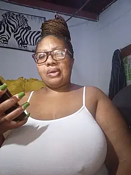 Snapshot of YELLOW_BONE chatting on May 12, 2026, 11:46 pm YELLOW BONE online show from May 12, 2026, 11:46 pm