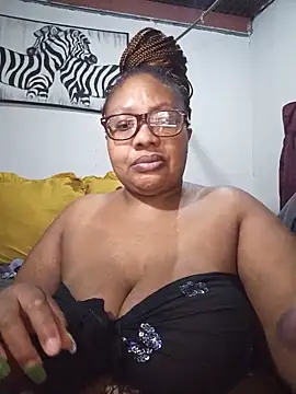 Snapshot of YELLOW_BONE chatting on May 19, 2026, 9:21 pm YELLOW BONE online show from May 19, 2026, 9:21 pm