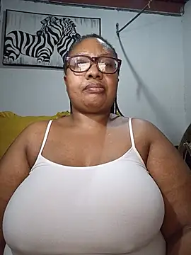 Snapshot of YELLOW_BONE chatting on June 2, 2026, 8:33 pm YELLOW BONE online show from June 2, 2026, 8:33 pm