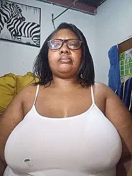 Snapshot of YELLOW_BONE chatting on June 14, 2026, 7:49 pm YELLOW BONE online show from June 14, 2026, 7:49 pm