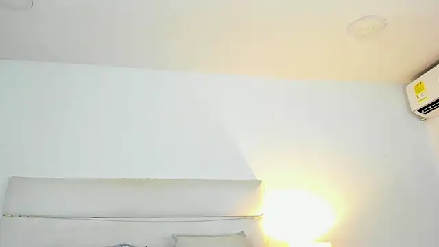 TaylorEvanss online show from April 22, 2026, 7:37 pm