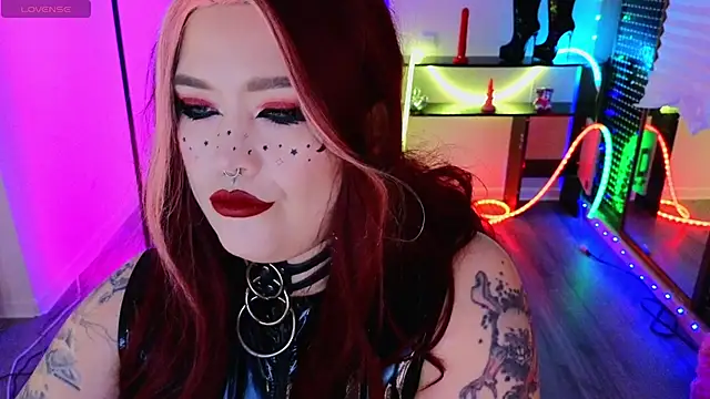 wickedxqueen online show from June 14, 2026, 8:55 pm