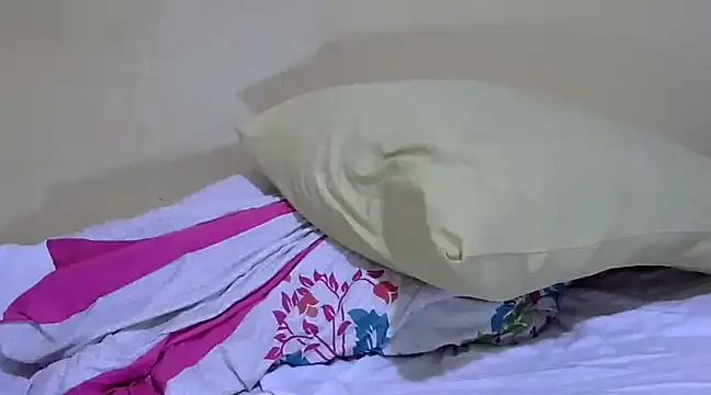 Snapshot of Slender-simple1 chatting on February 4, 2025, 3:47 pm Slender-simple1 online show from February 4, 2025, 3:47 pm