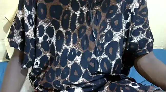 Snapshot of Slender-simple1 chatting on February 22, 2025, 12:51 pm Slender-simple1 online show from February 22, 2025, 12:51 pm